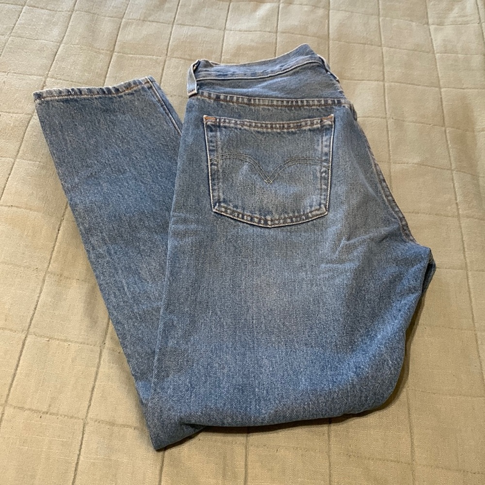 Levi’s 501 Skinny Distressed Medium Wash: W27 x L28